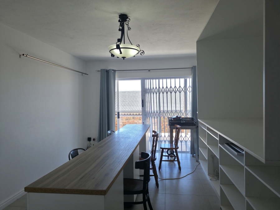 6 Bedroom Property for Sale in Wavecrest Eastern Cape